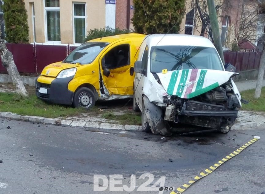 Accident Cu Trei Răniți și Doua Mașini Distruse Foto